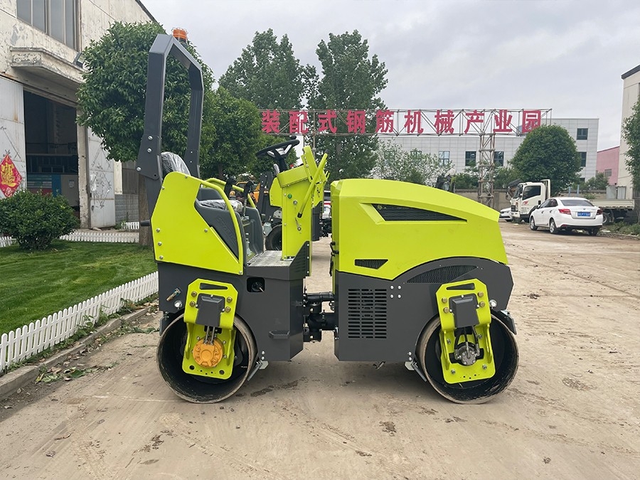 新款3噸小型座駕式壓路機BM3000