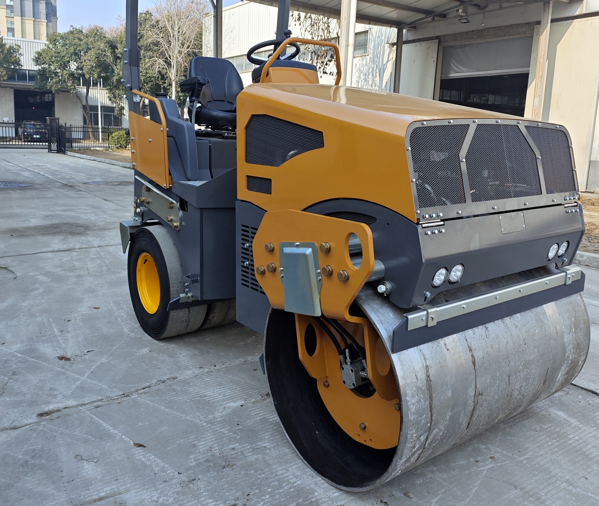 奔馬5噸小型座駕前鋼輪后膠輪壓路機BM5000D